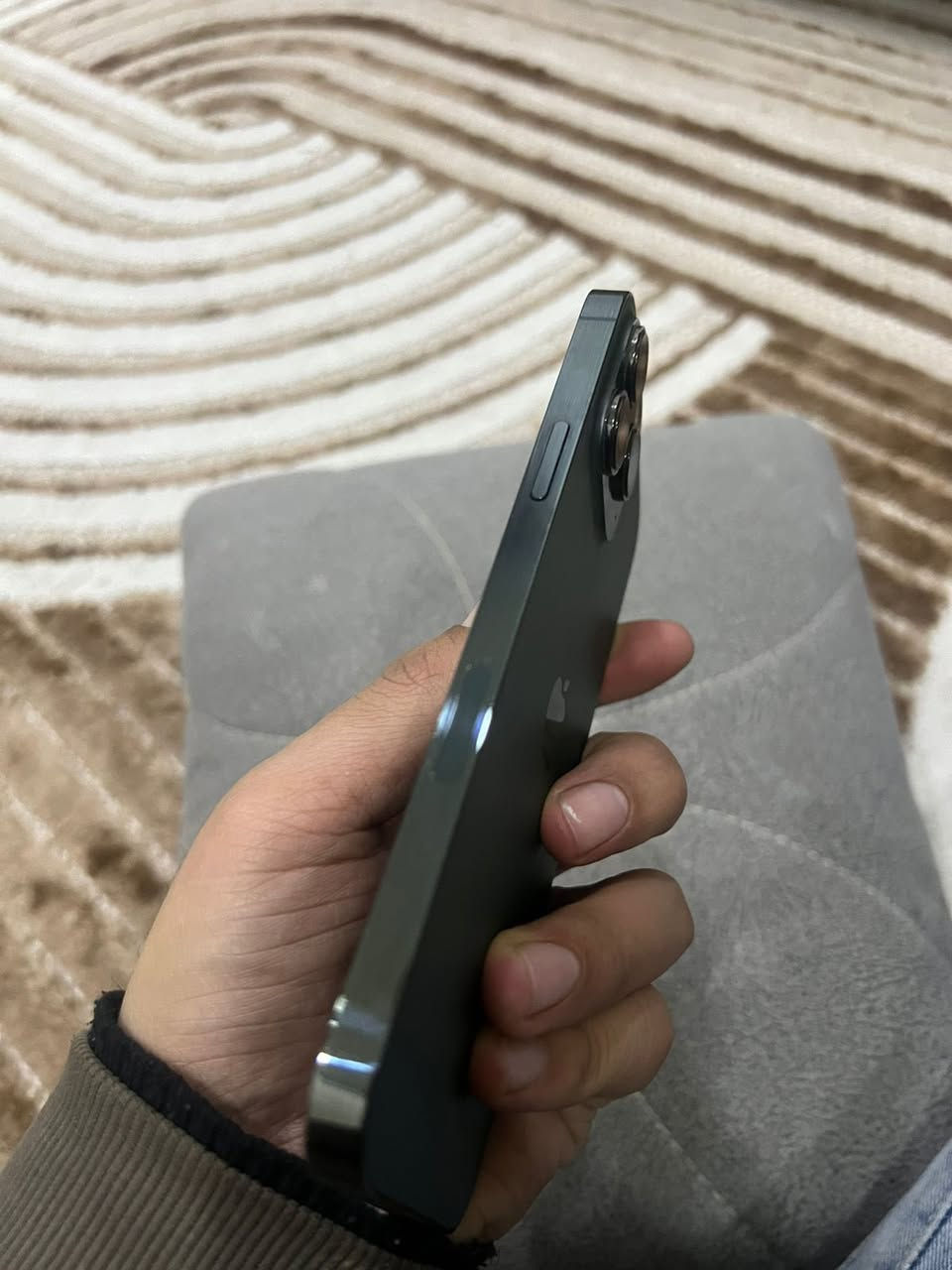 ايفون 13 برو ماكس
البطارية 92 
الجهاز كلش نضيف الله شاهد 
ميصرف شحن ابد الشاصي مابي اي ضربة 
ملحقات كارتونه وشاحن 
رقمي 
***********
