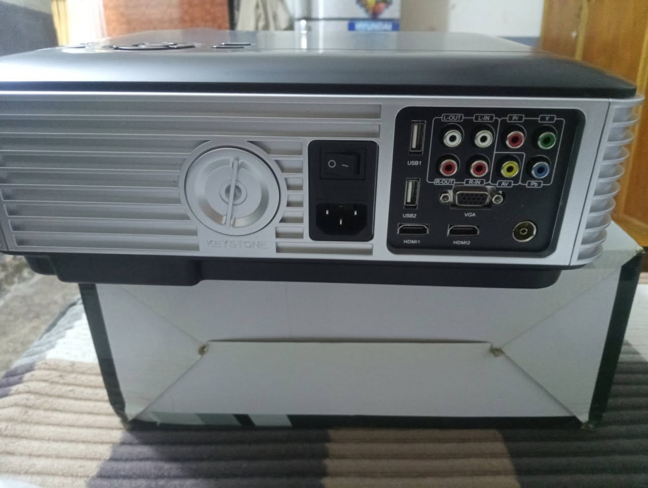 جهاز عارضه يعرض كل شيء يعني موجود بيه وجهاز مفيد وبالكرتونه ما ناقصه اي شيء وشوف الليي*********** جهازين واحده 100/الثاني 60الف هذا من مجموعه امزون
