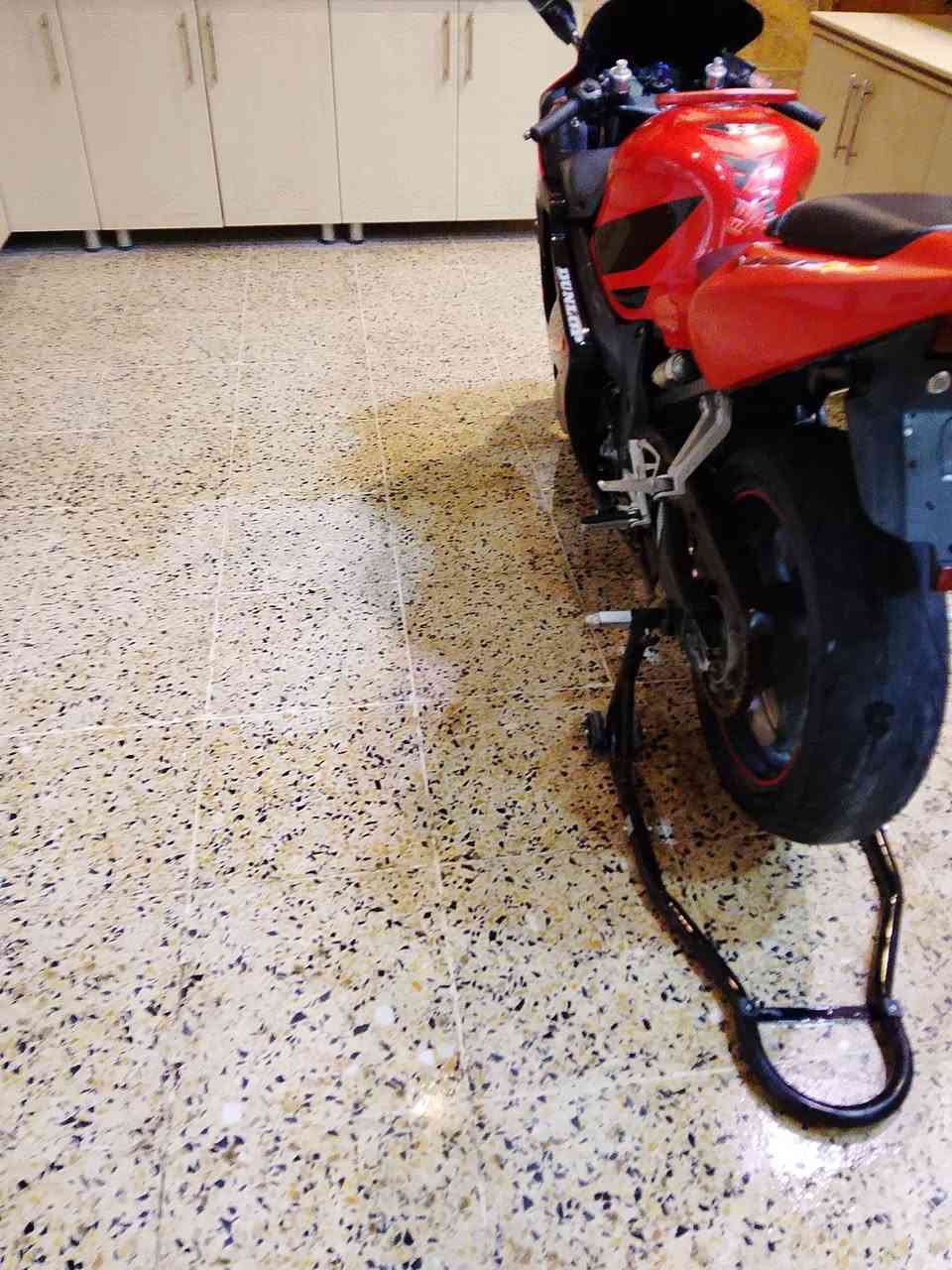 سلام عليكم حبايب كلبي هوندا افوراي موديل 4 دراجه مال حاويه طالعه جديده حيل ممشاها كلش قليل اوراق كامله سعر اتصل او خاص وآني بخدمتك***********
