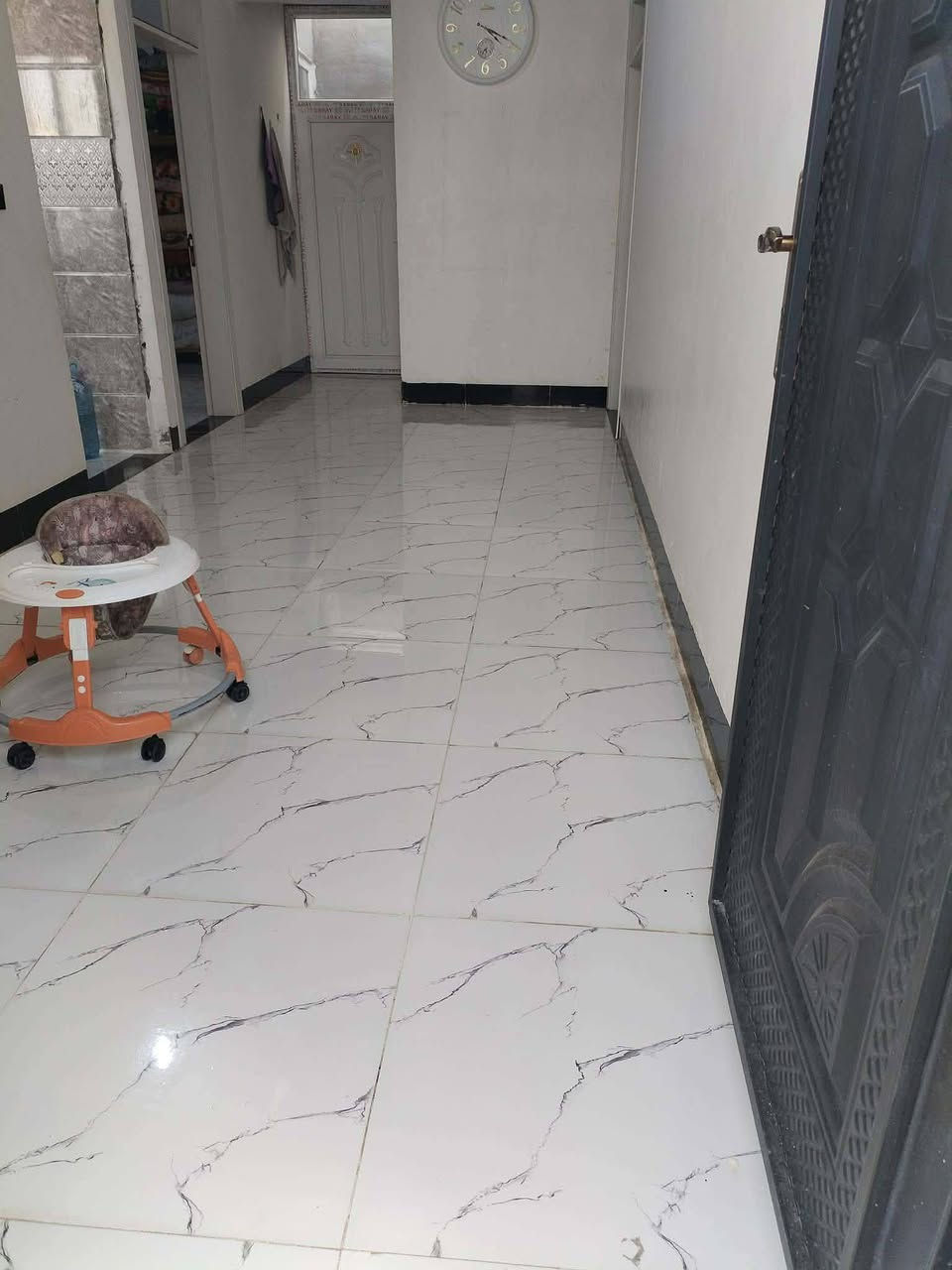 دار للبيع 🏠
----------------------------------
مساحة 100 مربع
----------------------------------
منطقه 16 أب قرب محطة طاهر
----------------------------------
نظام دكتات
----------------------------------
غرفتين نوم+صاله+مطبخ+هول
---------------------------------
السعر  45 مليون مع مجال
------------------------------
***********
 الاستفسار الاتصال علئ الرقم
