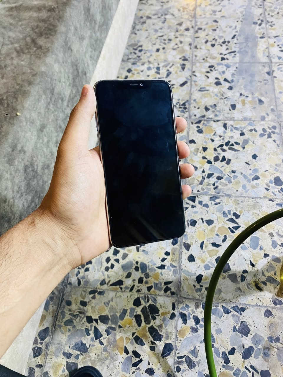 يفون 11برو ماكس جهاز كفاله بس ضهره مكسور وكف فيستبدل باقي كفاله مامبدل بي شي بطاريته 83 شراي يتصال***********
