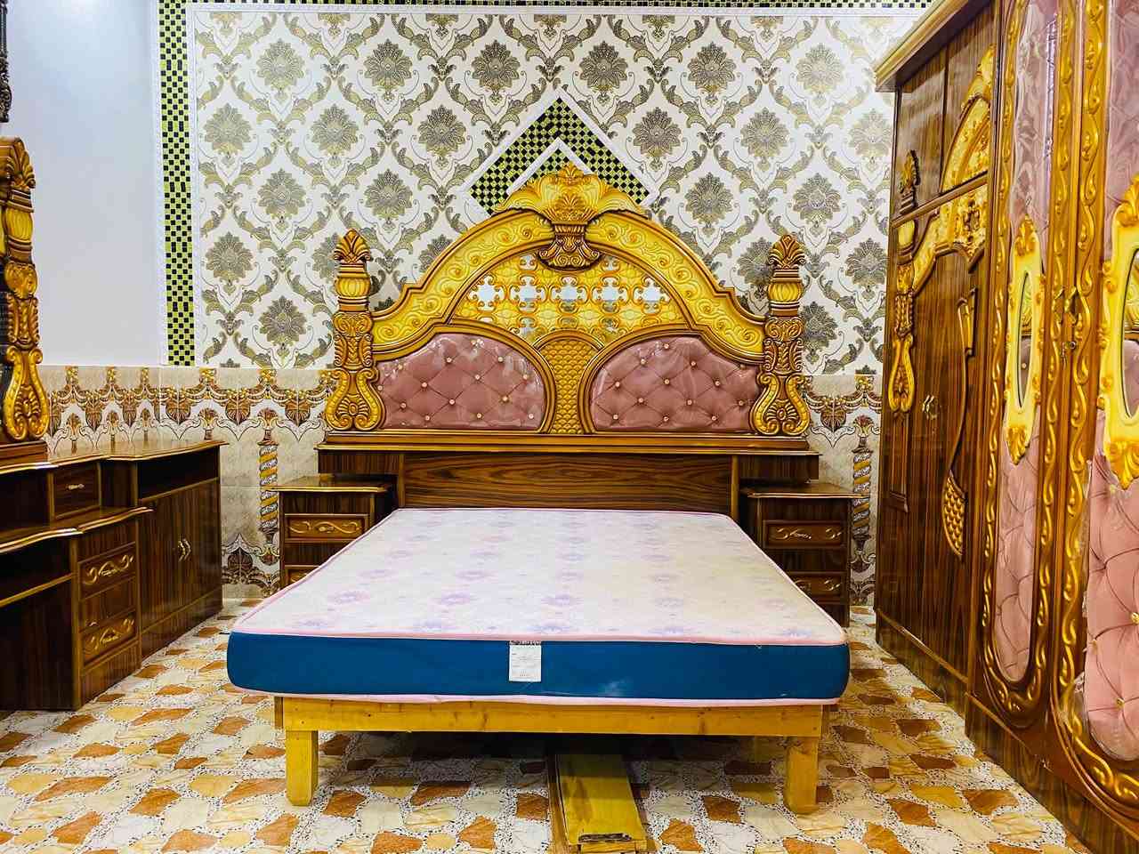 سلام عليكم يوجد غرفه نوم للبيع مستخدمه شي قليل السعر 950وبي مجال العنوان الرمانه يم الجسر الاستفسار ***********
