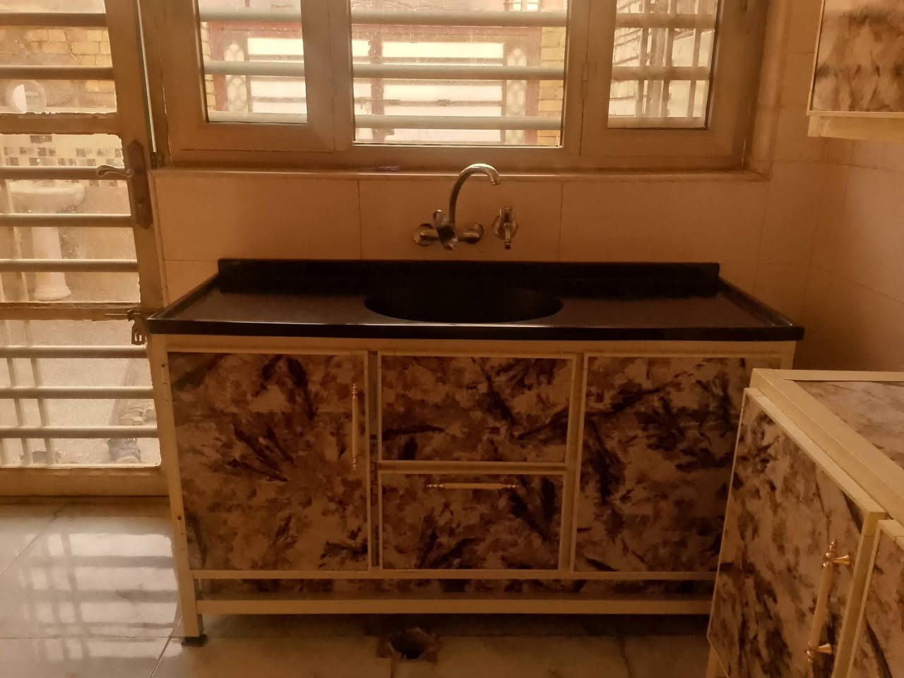 كاوننر 3قطع و3امتار السعر 400 مكاني البلديات  ***********
