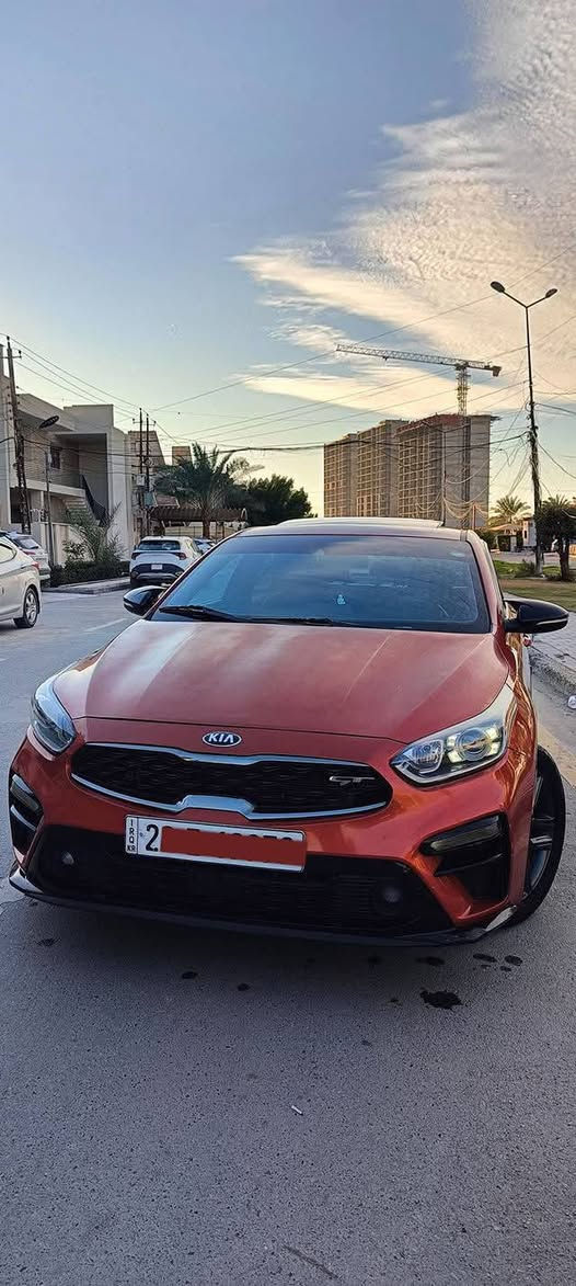 السلام عليكم للبيع كيا فورتي جيتي لاين 2020وارد امريكي حادث امريكا بنيد فقط بدون ايرباك بالنقل صار بيها شويه بارد بالقماره وهنا انطخت باب وجاملغ خلفي عكس السايق ابو ستوتا شخوط صار بيها مو حادث وعدي صورها قبل وبعد واكيد بدون دواخل او ايرباك  مواصفات الجيتي لاين  معروفه  محرك 2000دوش رقم اربيل بسمي تحويل مباشر مكاني بغداد للبيع بسعر مناسب للاستفسار ***********
