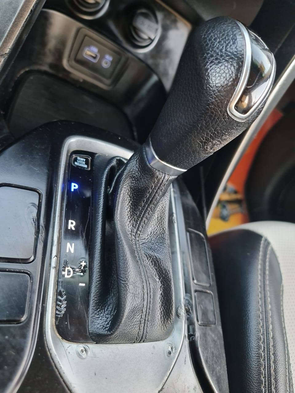 سنتافي 2018 وارد امريكي محرك 4 سلندر 2400 بيهه جاملغ وبنيد مصبوغ فقط بدون تبديل وبدون دواخل وشويه من باب السايق فنصبغ الباب فقط توحيد لون .. سياره جاهزه كير مكينه حداديه تواير تبريد ، رقم ذي قار مميز تحويل ثاني يوم .
تحكم جهتين ستيرين
كاميره وشاشه
اشاير بالمري
تحكم بالمري 
مانع انزلاغ
مثبت سرعه
5 راكب 
ماشيه 96 فقط يعني محرك نظيف جدا ..
*********** متواجد واتس اب
السعر 135 وبيهه مجال بسيط ناصرية, ذي قار
