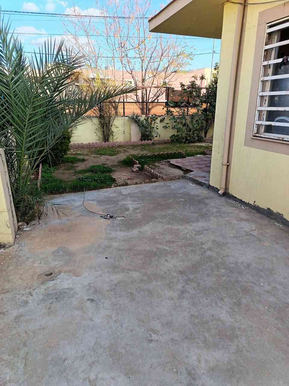 بيت للبيع في مجمع اوزال ستي Ozal City
المساحة :- 250م طابق واحد 
3 غرف نوم | استقبال | مطبخ | مجموعة صحية | حديقة و كراج )   
ملاحظة:
*يحقلك اعادة بناءها من جديد او اضافة طابق ثاني 
*****************************************
خانوو بۆ فرۆشتن لە ئۆزال ستی 
ڕووبەر :- 250م  یەک نهۆم 
٣ ژووری نوستن | دیوەخان | مەتبەخ | گەرماو | باخچە و گەراج ) 
للاستفسار
***********
***********
