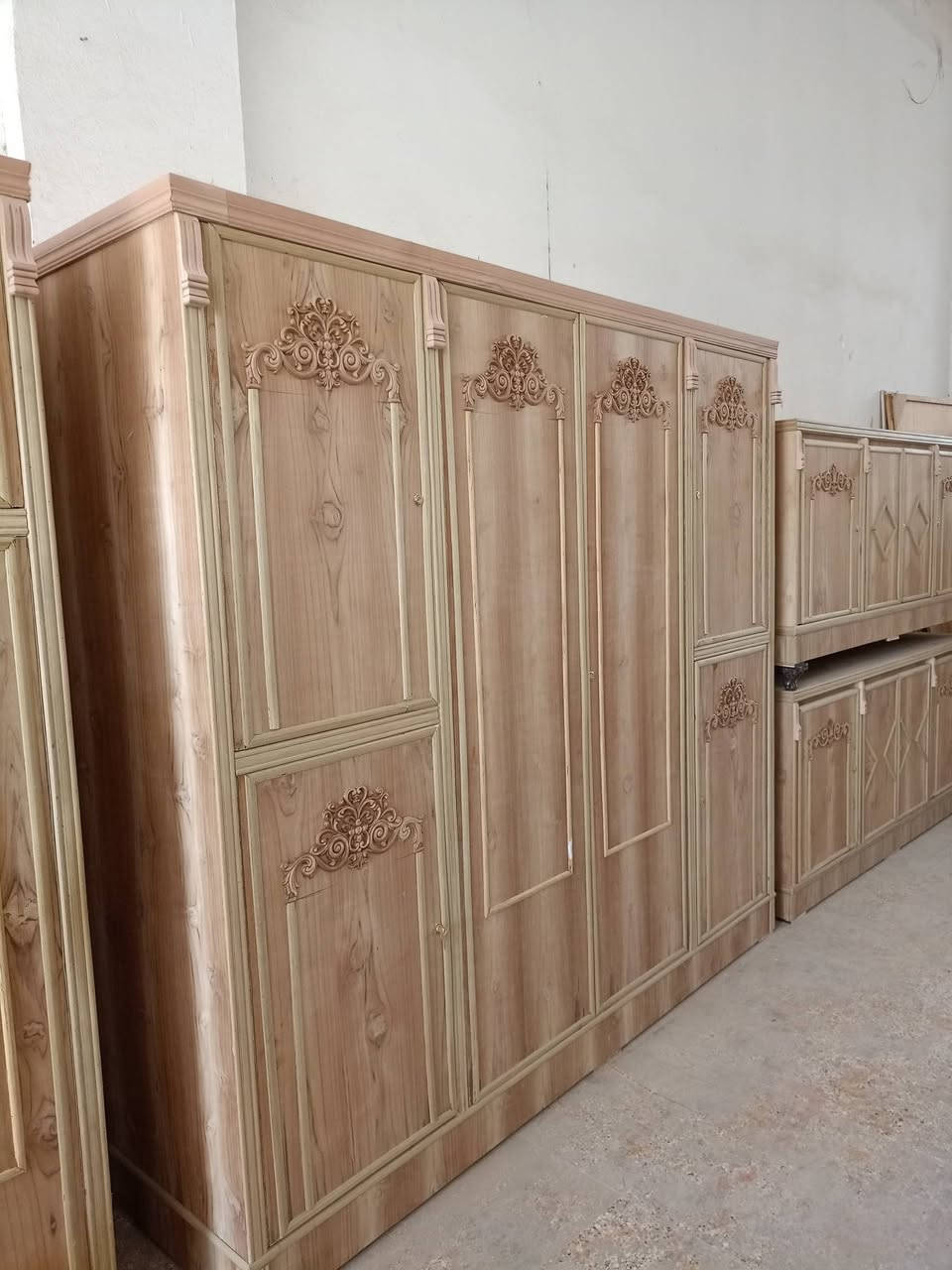 كناتير وبوفيات جديد  سعر جملة ثابت
كنتور ابو ل 2 باب جديد السعر 145 الف 
كنتور ابو ل 3 باب جديد السعر 215 الف مع الصبغ والتلميع واليدات كامل 
كنتور ابو ل 4 باب جديد السعر 260 الف 
بوفية مترين جديد السعر 120 الف مع الصبغ والتلميع واليدات كامل 
بوفية مترين ونص جديد السعر 125 الف 
بوفية متر ونص جديد السعر 100 الف 
رقم الهاتف ***********
