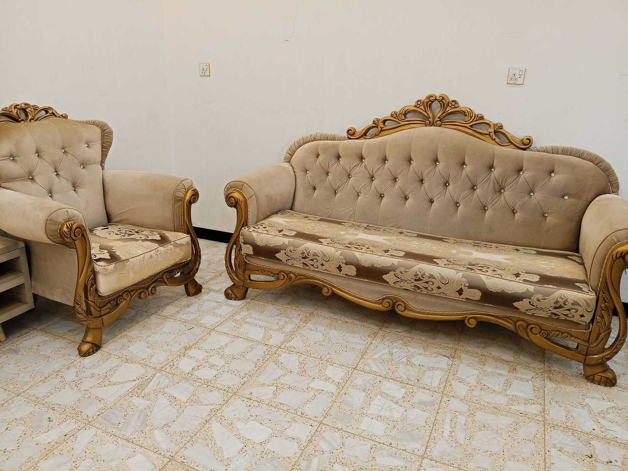 تخم تركي للبيع 10 مقعد النظافه 100 المكان بغداد التواصل على هذا الرقم واتساب اتصال     ***********
