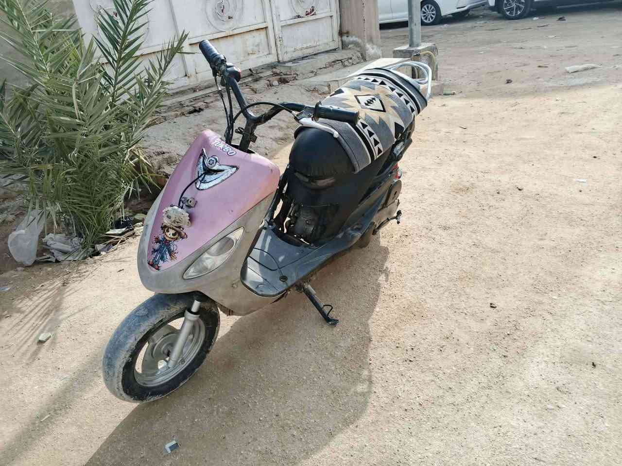 سلام عليكم لبيع  دراجه نضيفه  كلها شغاله سلف هندر مكينه بلاديه لا تنقيص ولا تبخير نكره سلف شلعه ومعدل فول مكاني النجف حي النداء شارع مجمع بيتي السعر 425وبيها مجال ***********
