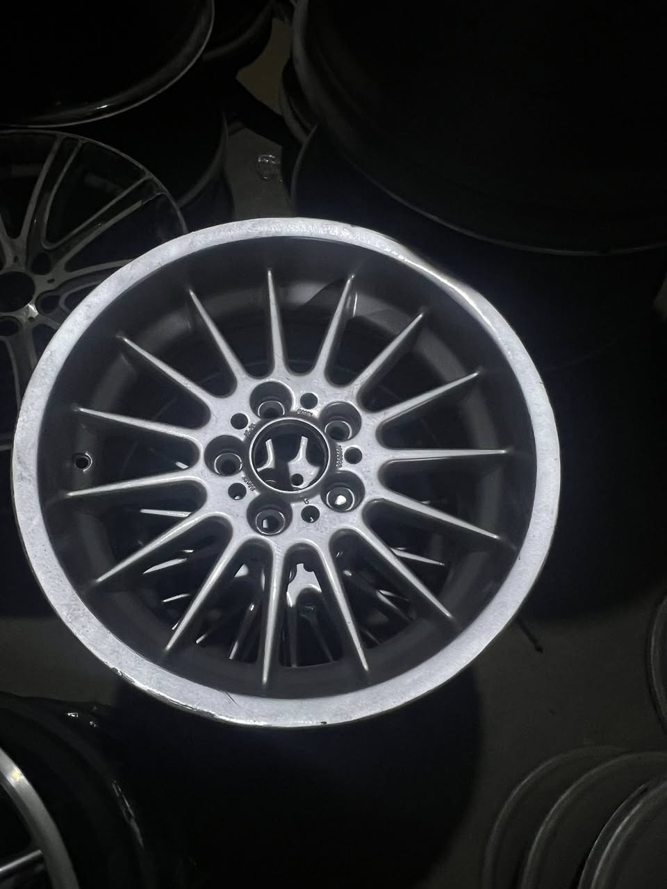 السلام عليكم
ويل كب كرن الغزال حجم 17 شفه عريضه 
ويل كب البينا اصلي حجم 17 تو سايز 
عنوان مجمع مشن تقاطع الزيوت 
يتوفر توصيل لجميع المحافظات 🚚
للاستفسار واتساب ***********
