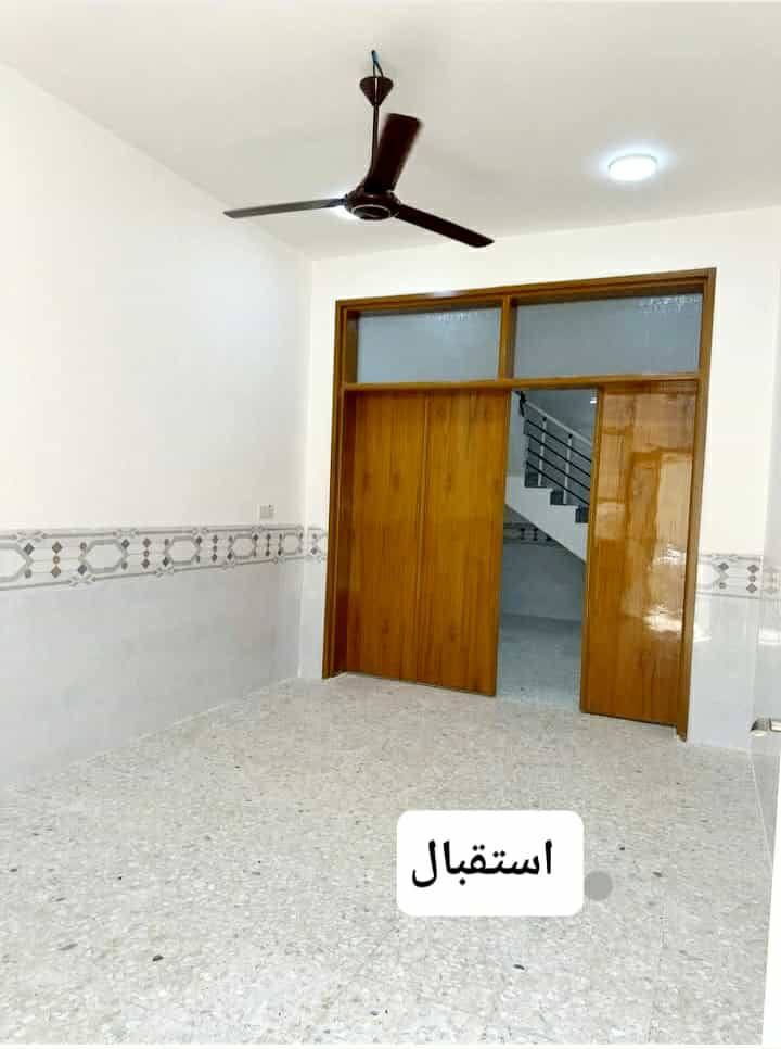 دار للبيع في حي ميسان الشريط قطاع 79 جديد غير مستخدم 
المساحة 100 متر
الواجهة 5متر 
النزال 20 متر 
الدار طابقين جديد بناء صب كونكريت وخريطة حديثه وفي مكان مميز
يحتوي الطابق الأول على غرفة وصالة واستقبال ومطبخ وصحيات 
والطابق الثاني يحتوي على غرفتين وصاله وصحيات
السعر 160 مع المجال 
لمزيد من التفاصيل الإتصال على الرقم التالي 
***********
ابو حسن الخفاجي 
مكت مكتب اسد بغداد للعقار النجف حي ميسان
