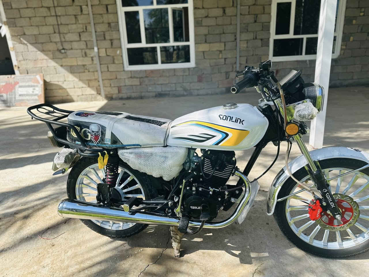 سيفان موديل٢٠٢٥مكفولة من كلشي شغال سلف هندر كهربائيات السعر ٧٥٠وبيه مجال بسيط مكاني بابل ناحيه النيل !رقمي***********
