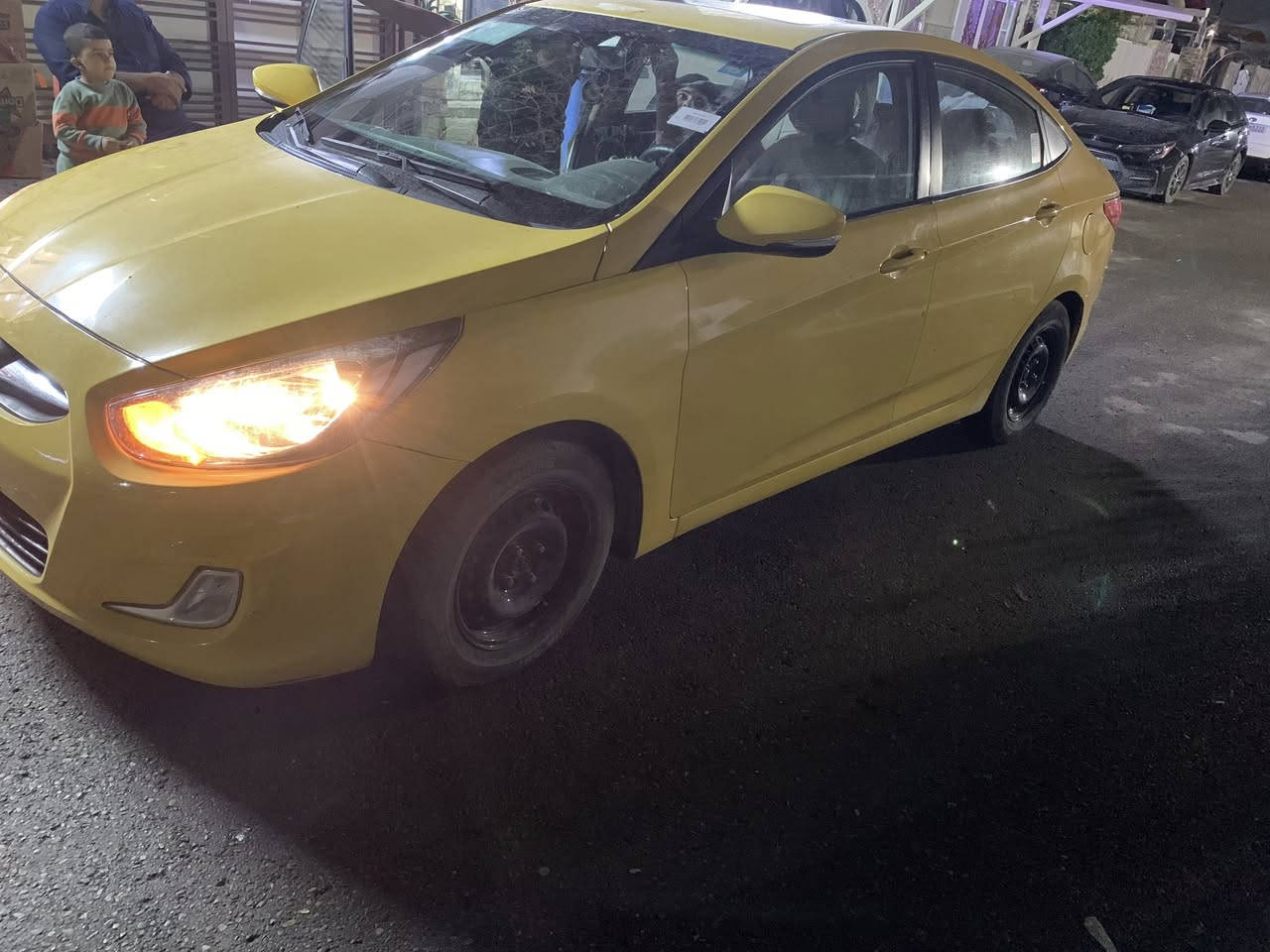 السلام عليكم اكسنت ٢٠١٢خليجي مكينه ١٦٠٠ دوش قطرتين مابيه اي نقص سياره مستعجل على البيعه مكان بغداد حي العامل ***********
