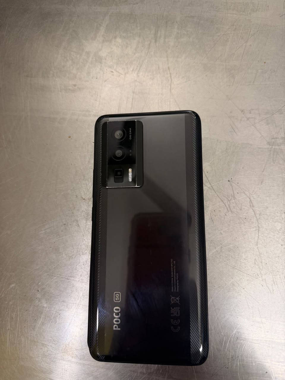 بسم الله الرحمن الرحيم 
بوكو f5 pro ذاكرة512 رام 24 شاشة 4k بس بيها طبع بسيط موضح بالصور الباقي كله مكفول و كامل ملحقات  مكاني المنصور 
سعره 275 مع ايربود كيمينك هدية 
***********
