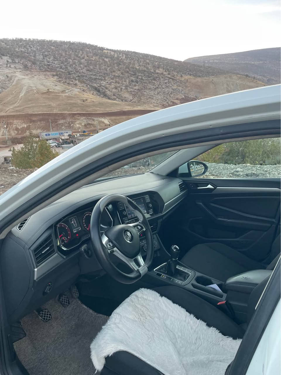 جیتا ٢٠١٩ گێرعادی چوار پارچە بۆیاخ بێ ئێرباگ بێ داخلی جە مپی پشتی هەیە لە گەڵ نەرمە تەرزە گێرو مەکینەو کارەبایەتی تایە پێش کەپس هەمووی بەشەرت رادێتە بیلاد.  *********** أربيل, العراق
