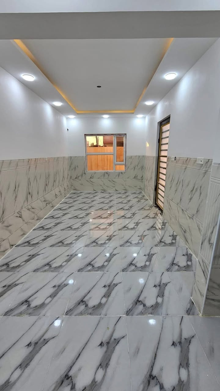 السلام عليكم ورحمة الله وبركاته #مكتب_الغوالي
بيت للبيع في حي البكر قرب ثانوية المعالي 

🔹 المساحة : 92م ، الواجهة : 6.15م ، 

🔹 سند طابو ملك صرف شرط تحويل وقرار تمليك

🔹 يتكون من طابقين بناء حديث 3 غرف نوم

ط1 : كراج ، استقبال ، هول ، مطبخ ، غرفة ، صحيات
ط2 : غرفتين نوم ، صحيات ، سطح ناصي وعالي

مزود بالكامل بكافة الانظمة الحديثة -
دكتات - سبالت - غسالات - انترنيت - دشات

للأستفسار آكثر مراجعة #مكتب_الغوالي الكائن في حي السماح الاركان قرب مدرسة السماح الابتدائية وقرب مول القمة على شارع 20

او الاتصال على الارقام التالية

***********

***********
