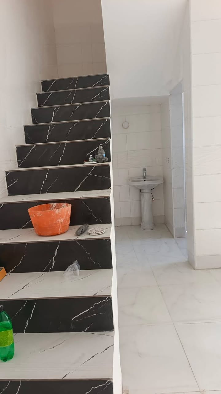 دار للبيع مساحه 65 م
بشارع ابو كفه غرفتين نوم جديد واستقبال ومطبخ وصحيات بيت زيرو محد كاعد بيه
سعره 78 وبيه مجال كلشي موضح بصور
***********
