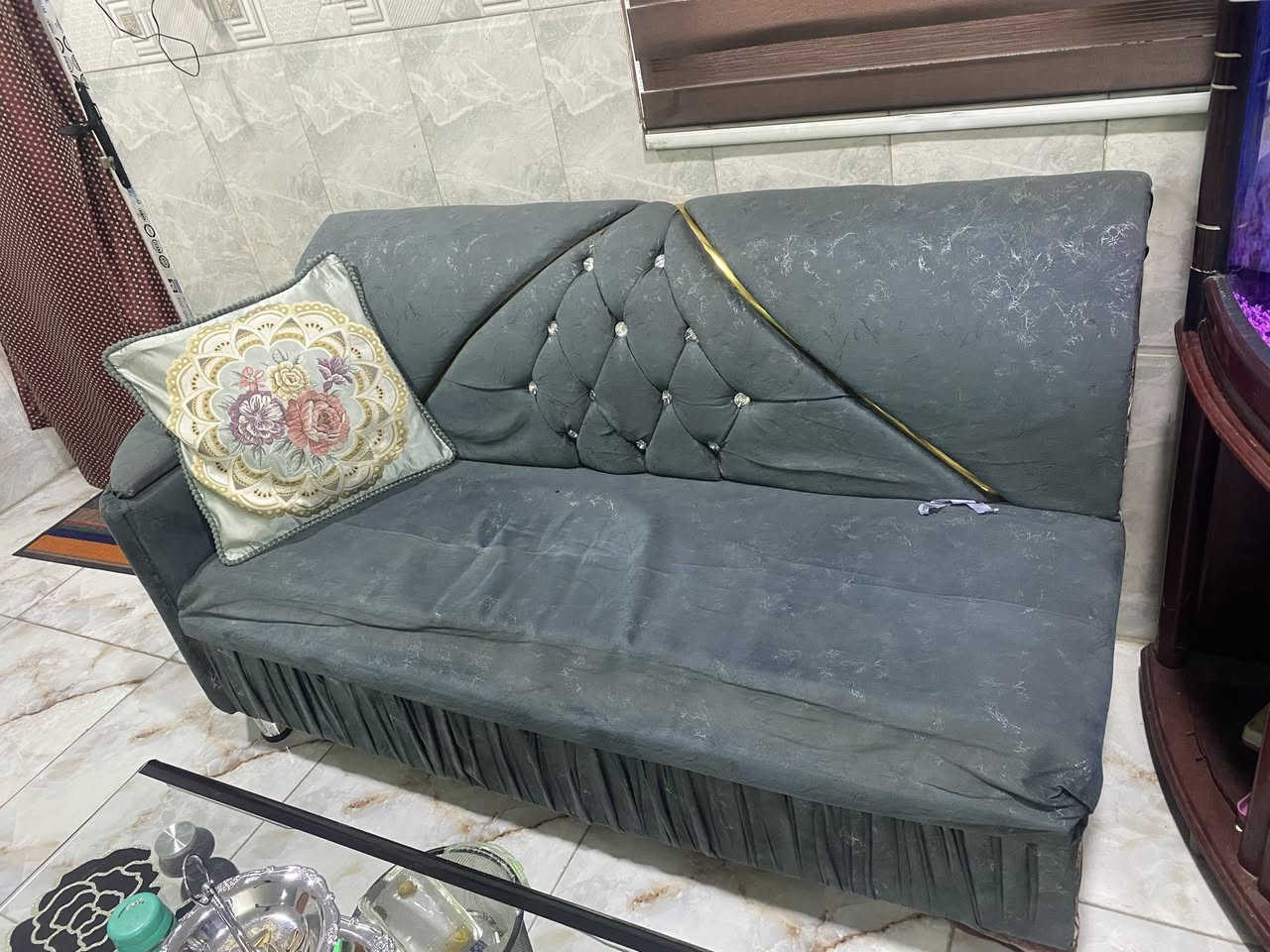 للبيع تخم مستعمل شيء قليل عنوان كراده رقم ***********
