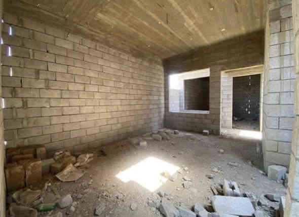 � هيگل للبيع – فرصة لا تعوّض! 🏡
📍 الموقع: الموصل – [ الملايين الثانيه ]

📐 المساحة: [160.متر واجهة 8متر  ]

🛏️ عدد الغرف: [ 2غرف نوم ]

🛁 عدد الحمامات: [ 1حمام ]

🍽️ مطبخ + صالة + إستقبال + كراج + سطح 

✨ المميزات:

✅ موقع حيوي وقريب من الخدمات

✅ بناء مرتب 

✅ مدخل مستقل

💸 السعر 50 مليون  .

I 

📞 للاستفسار والمعاينة اتصلوا بنا على الأرقام التالية:

***********

***********

📍 أو زورونا في مكتب ارض السلام  للعقارات

📍 الموصل – شارع التعليم العالي التربيه الرابعه

📌 لا تفوّت الفرصة وسارع بالحجز، العرض محدود!
