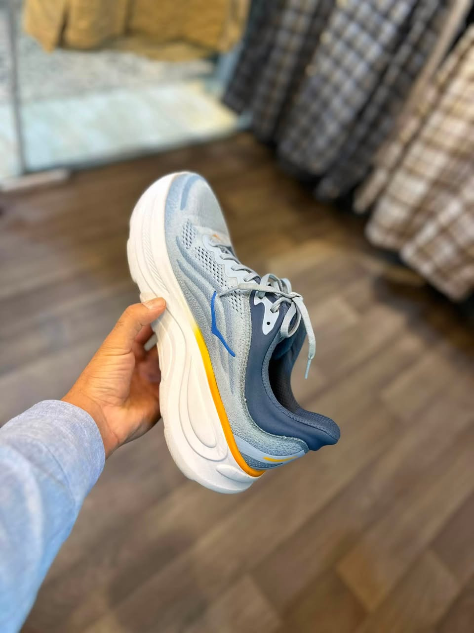 حذاء ماركة hoka cliftone 9 اصلي ١٠٠/١٠٠ 
النضافه ١٠٠/١٠٠
القياس ٤٤  طول القدم ٢٨ و نص
يوجد توصيل جميع المحافضات 🚕🚕


**إذا كنت صاحب هذا الإعلان وتريد حذفه لأي سبب، رجاءا أرسل رسالة إلى الدعم الفني**