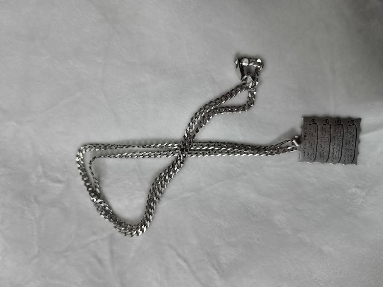 يا الله متاح 

زناجيل عدد 2 وسوره مداليه وسوار 
فضه مختمات عيار ٩٢٥ ايطالي 
سعر الغرام ٣٥٠٠ وزنهن موضح بالصور مكاني بغداد جديده ***********
