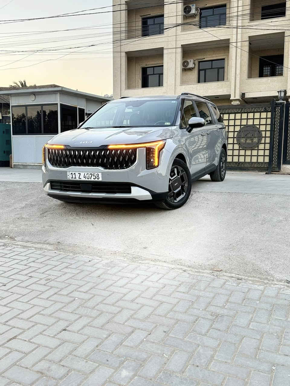 السلام عليكم شباب كيا كرنفال 2025 EX وارد امريكي 

‏Kia Carnival EX 2025 1.6 TURBO 

                  حجم المكينه : 1.6 تيربو + هايبرد هجين

         المسافه المقطوعه : 7000 ميل   

الضرر : صبغ جاملغ خلفي يسرا فقط 
            وتبديل باب سلايت يسار نفس الون

حالة الايرباك : برده فقط

#مواصفاتها 

1.شاشه 

2.كامرا + كامرا داخليه

3.بصمه

4. نظام ايكو + سبورت

5.ويل كب 

6. تشغيل عن بعد

7.حساسات خلفي امامي

8.بيبان كهرباء

9.لايتات لد

10.لايتات زنون

11.بكلايتات لد

12.اشاير بالمري

13.رادارات 360

14.كشنات جلد

15.ثلاث قطع تبريد

16.هيترات بالكشنات 

17.هندبريك بصمه

18.شحن وايرليس

19.هيتر بالاستيرن

20.كشافات 

21.تحديد مسار

22.كشنات كهرباء

23.كشن السايق ميمري

24.تحديد مسار

#السعر : 300$ و بيه مجال

تفاصيل اكثر هذا رقمي ☎️ ***********تحياتي 

مكان السياره بغداد الزعفرانيه
