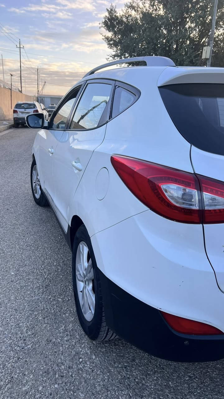 السلام عليكم للبيع توكسان 2011 خليجي رقم اربيل شرط التحويل بيها ضربه بجه السايق والجاملغات الخلفيه مصبوغه حزام 
السعر 100 
مكان بغداد سيديه 
***********
