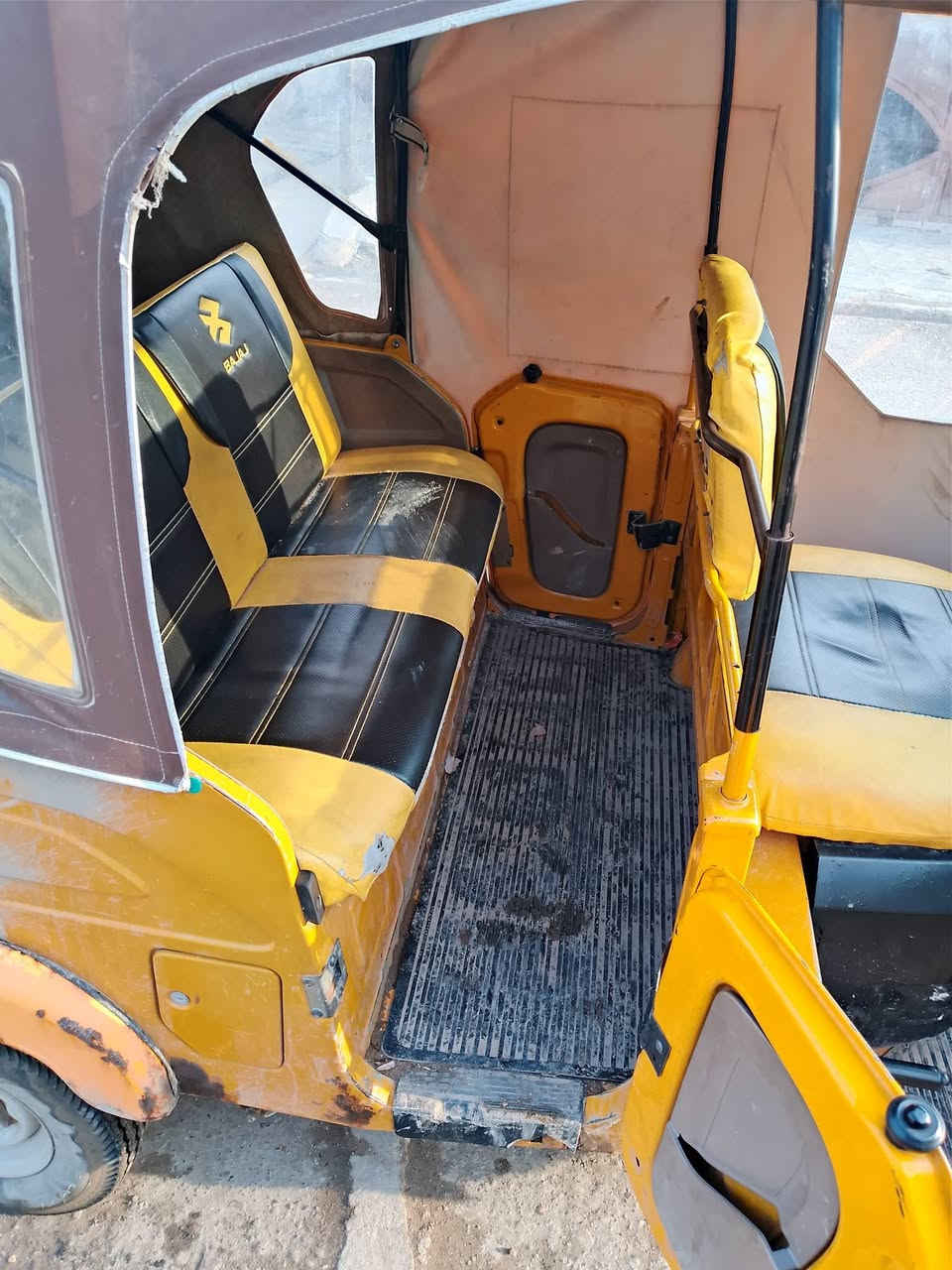 تكتك موديل 21
نضيفه كلش بيه سنويه ورقم باسمي
 سعر سبعه وربع قابل للتفاوض
تواصل على رقم  ***********
عنواني بغداد منطقه الباويه شارع الجامع
