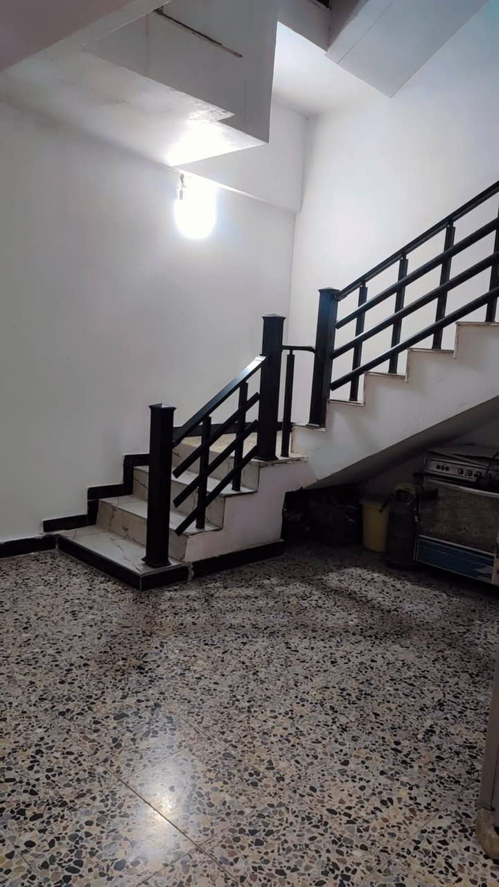 دار للبيع طابو صرف شارع الوازات خلف أسواق مريم قرب أفران شلش بناء حديث 120 متر قاطين   الواجهه 6 النزال 20؛ 3 غرف  نوم  3 حمامات للاستفسار الاتصال على الرقم *********** او على الخاص سعره 170
