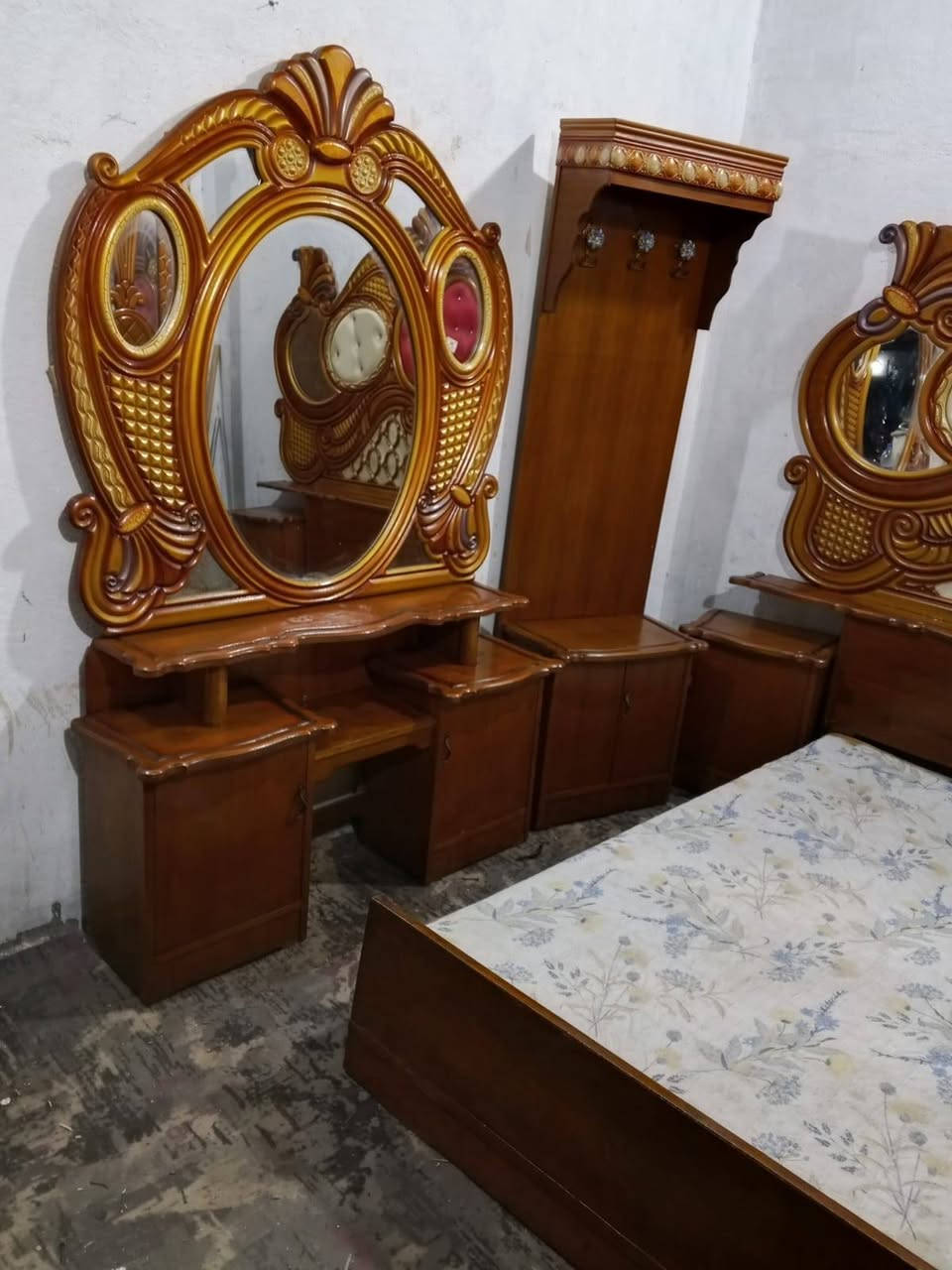 650غرفه ست ابواب  مال عرسان صاج داخل وخارج بغداد الحسينيه مال الراشديه وعندي توصيل ***********
