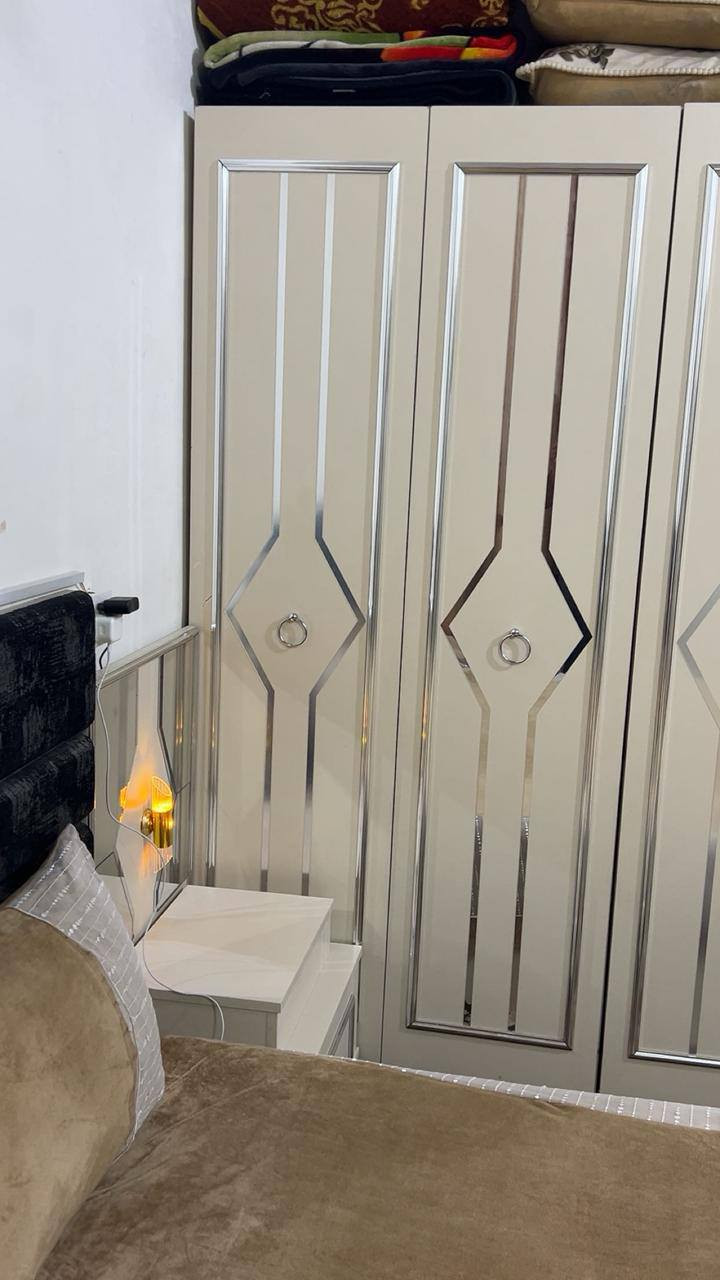 سلام عليكم عندي غرفت نوم البيع 9قطع سعر 900ستفسار عله هذه رقم ***********
