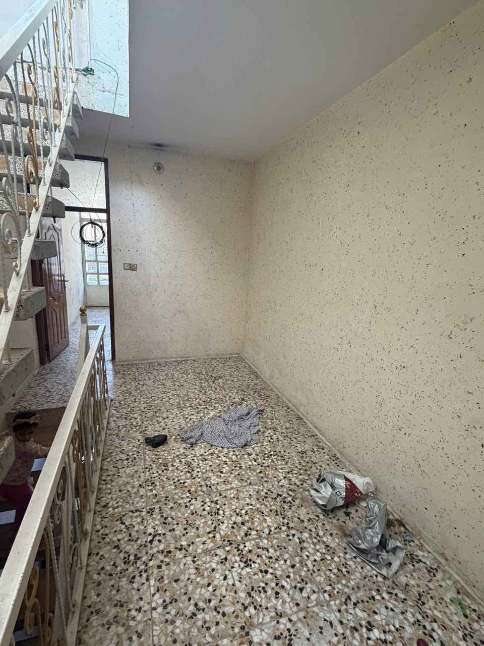 مشتمل للاجار الشعب شارع الصحه السعر ٤٠٠ الف قفل 

استقبال وخدمات مع غرفه نوم الطابق الارضي 

الطابق الثاني غرفتين نوم المساحه ٦٠ متر نضيف جداً

معروض بمكتب الكناني ***********
