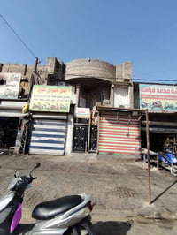 نصف قطعه تجاريه للبيع مساحه ٧٢ الواجه ٤ والنزال ١٨ تحتوي على ٤ غرف واس...