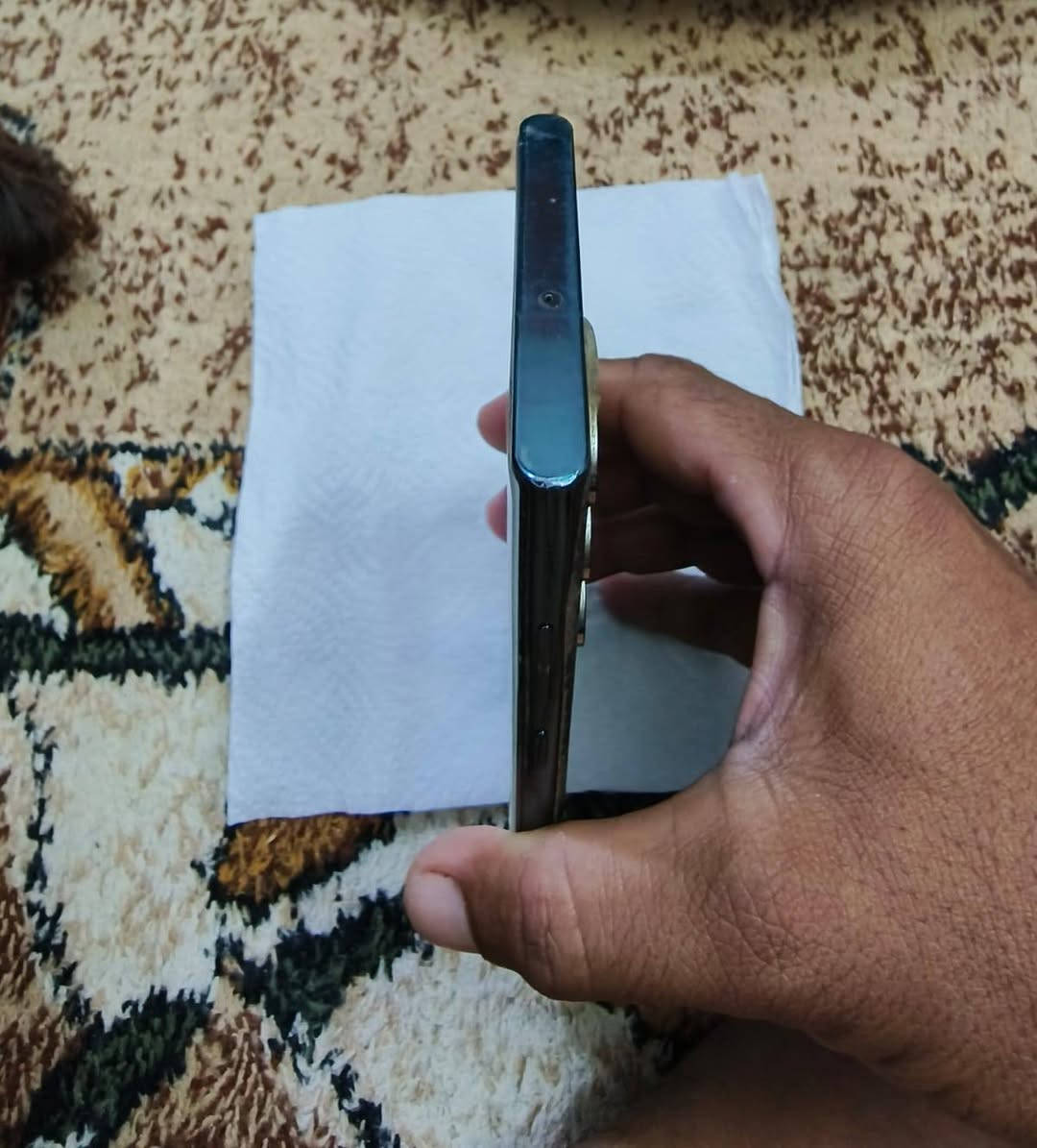 السلام عليكم موبايل جالكسي للبيع اس 22 الترا شرق اوسط ذاكره 256 دبل شريحه جهاز نظافه 90%مثل ما واضح بالصوره بدون ملحقات فقط بس الجهاز ما مفتوح اي مشكله ما بيه سعره 650 وبمجال بسيط عنوان بغداد شعب شارع الجزيره الاستفسار على هذا الرقم***********
