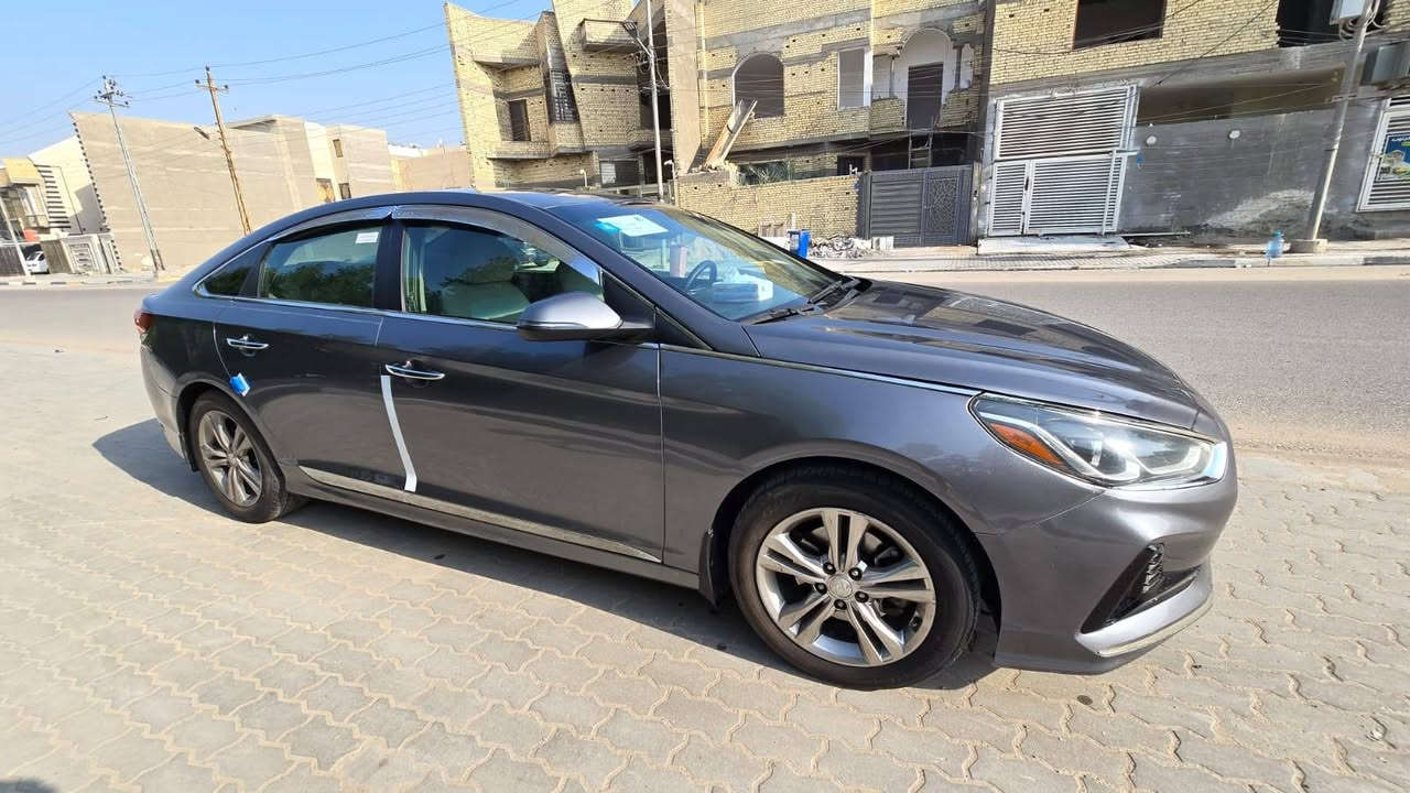 السلام عليكم
سوناتا 2019 //وارد امريكي حادث بسيط /صور الحادث مرفقة بالمنشور 
محرك gdi  2400  ماشيه 75 
 وقابل للزياده محرك كير بحاله جدا ممتازه السياره فول مواصفات عدا التنته
تشغيل بصمه 
البيبان فتح بصمه 
شاشه كبيره 
كامره
مثبت سرعه 
كشن كهربائي 
تحكم ستيرن 
تبريد مقاعد
نقطه عميا
فتح الجنطه ذكي
اشارة مري
تبريد تدفئه كشن
تبريد خلفي
التبريد والتدفئه بحالة الشركه
شحن لاسلكي 
رادار جانبي

تخم تاير جديد 
باتري جديد 
الحداديه جديده

السعر 135
بصره ياسين خريبط، 
للاستفسار اتصل على الرقم
***********
