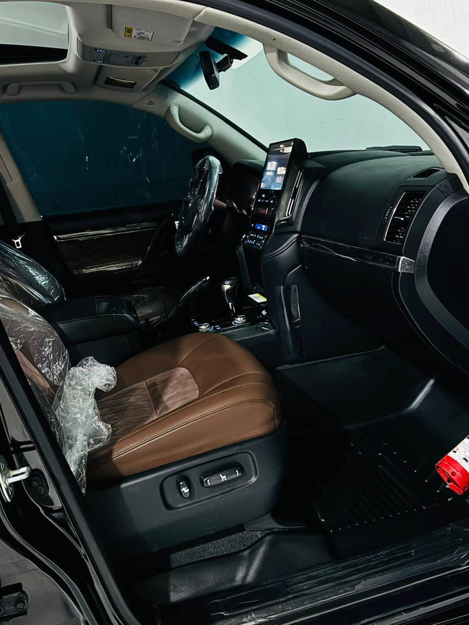 تویوتا لاندکروز 2020 GXR گراند تورینگ 🔷
 ٨ سلندر بنزين GXR گراند تورینگ ...  
ماشيه ٧٤ الف كم حقيقي بشرط جدید و زیرو سیارە ... 📦
بصمتین گاعیات سماعات کل غراضها شرکە موجودە 🔷

سعر / ٥٤٨ و بيها مجال لطيبين 
موبایل / ***********
مکان : السليمانيه مركز المدينه 

🔷سیارە مکفول کفالە عامە من کلشی دعامیە ل دعامیە بشرط بدون صبوغ بدون بارد حیل حلوە و نفس وضع شرکە
محرك و الگیر بشرط شهر مامفتوح و ماملعوب بیە بشرط بدون صوت او تبخیر او ای خلل جاهزە میە بل میە 🙏🏻

مواصفات ۱/۱ گراند تورنگ فولل فول 
( صندوق شفط ،، لایتات سودە ،، شغال ،، وايرليس جارج ،، فتحە  ،، مسجل قاریئ القرئان ،،ايرباك مال برده  ،، سلاجە ،، کشنات کهربائی کشن سایق ٣ دوگم،، بصمە ،، کشنات جلد و داخل بیجی داخلها ماشاالله حیل جدیدە ،، كشنات ایباد الخلفیە ،،تبرید مرکزی ،، حساسات امامی و خلفی  ... و باقی هوایە مواصفات  ) 

4 تایرات بلادية 
 سنويه هزە و فحص مروری کلها جديده و بااسمي تحویل  شرط نفس الیوم ...
صدر و حدادية كلش جديده وظع شركه ما ملعوب بیە أربيل, العراق
