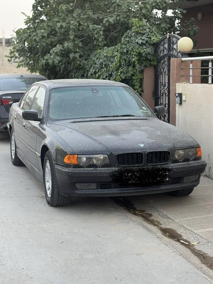 BMW. كاسحه 
رقم اربيل  سنويه لل 2028
محرك 6سلندر 
عنوان السياره ديالى 
بيها جامرلق السايق صبق فقط 
السعر 85 وبيها مجال 
تفاصيل اكثر اتصل 

‭٠٧٧٤ ٨٣١ ٩٦٠٠‬
