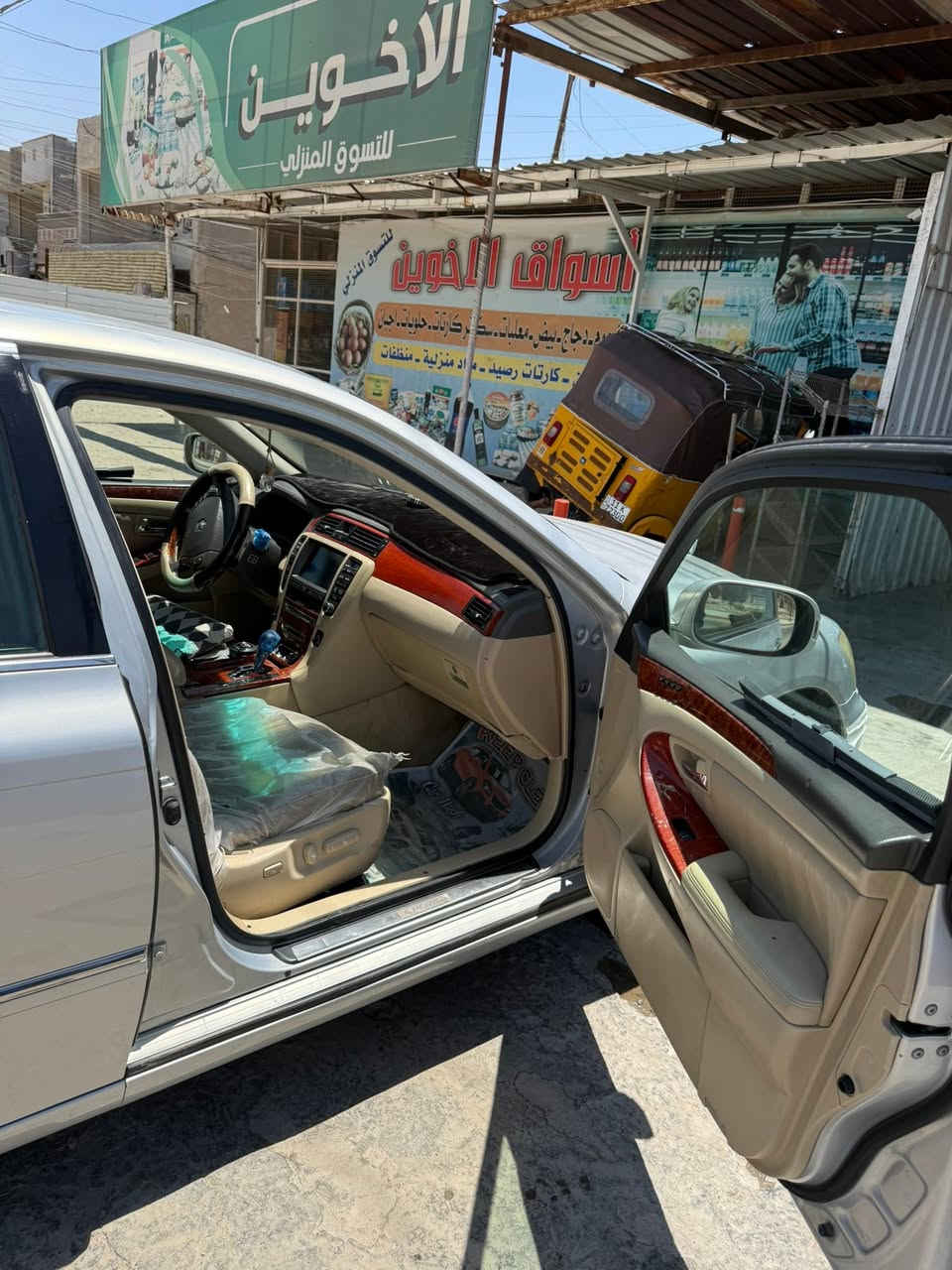 السلام عليكم سياره شاهينه ادوات ادوات  السياره بيها كصه جنطه مكفوله من السرقه السياره نضيفه وحلوه تبريد شغال كير مكينه تخم تاير مكفولات مكاني بغداد الحسينيه  سعرها 30 ورقه للتوصل على هذا الرقم ***********
