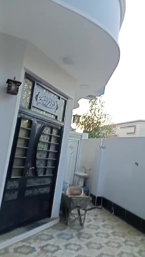 دار 150م للبيع طابقين عائلي واستثماري بناء حديث ودرجة أولى طابو زراعي سند 25 مكاتبه ووكاله تستلم ماء وكهرباء وتبليط وخط مولد ومجاري وإنارة  5 غرف نوم واستقبال وصالتين ومطبخ في كل طابق وصحيات داخليه وخارجية وطابق ثاني تقاطع القدس جانب جامعة بلاد الرافدين قبل البزل قرب جامع حجي طه  السعر 140مليون وبي مجال للشراي للاستفسار خاص او ***********
