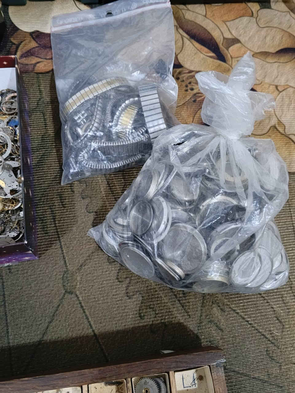 السلام عليكم قطع غيار كلشي موجود بيهن يخص الساعات القديم ابيعهم كلهم 200 مكينه تقريبن يفيدنك خلي سعر وخذهن


**إذا كنت صاحب هذا الإعلان وتريد حذفه لأي سبب، رجاءا أرسل رسالة إلى الدعم الفني**