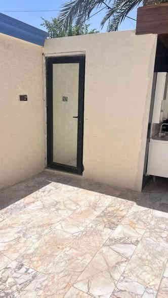 ياالله 

يوجد لدينا بيت للبيع حي ميسان قطاع 31مساحه 130متر طابقين يحتوي على غرفه وصاله واستقبال ومطبخ وصحيات والطابق الثاني يحتوي على غرفتين وصاله وصحيات ارضيه مرمر جدران بورسلين 

البيت مطلوب للمصرف 85مليون 

تدفع نقدي 100مليون وبي مجال 

للاستفسار والمعلومات الاتصال بنا ع الارقام التاليه 

***********

***********

***********

او مراجعه مكتب ألروان للوساطه العقاريه والمقاولات العامه 

عنوان المكتب حي ميسان ع الشريط قرب صيدليه الشراع 

عندك بيت عرصه للبيع راسلنه وات ساب وتدلل
