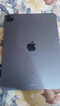 ايباد برو حجم11 M1بطاريه82 ذاكره 128 واتساب07869210637
