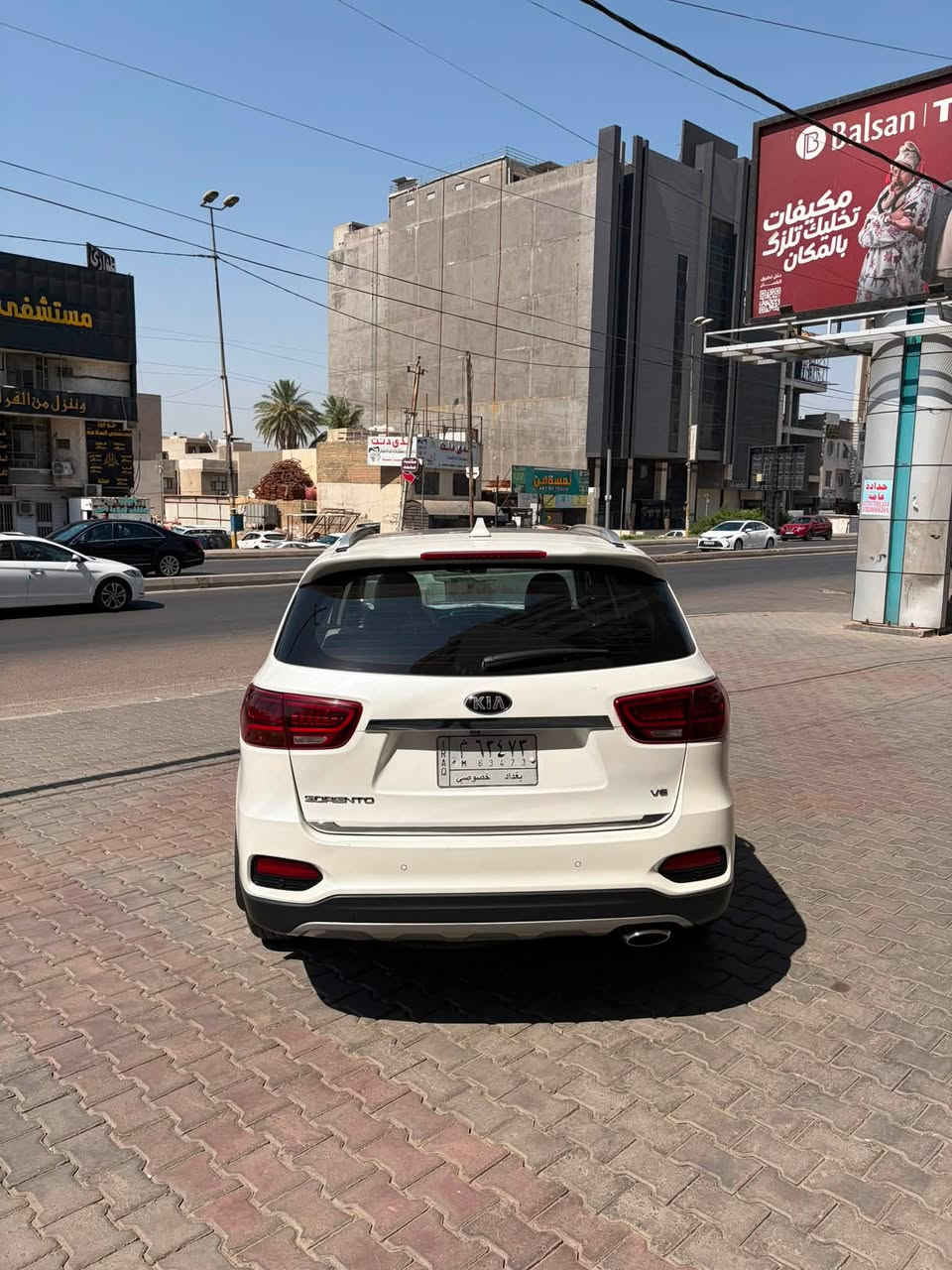 السلام عليكم للبيع كيا سورنتو موديل 2019 خليجي فول مواصفات فور ويل  بنوراما مقاعد تدفئة وتبريد ومقاعد خلفية تدفئة  ومقاعد كهرباء اريل نفكيشن السيارة ماشية 26.000 km حقيقي السيارة استخدام شخصي والحمدلله بعدها جديدة وبحالة الوكالة بيه صبغ بين البابتين جهة اليمين من الاسفل فقط وبارد بسيط بالصندوق 
السيارة مكانه بغداد المنصور وسعره 258 وبيه مجال بسيط
للاستفسار ***********
