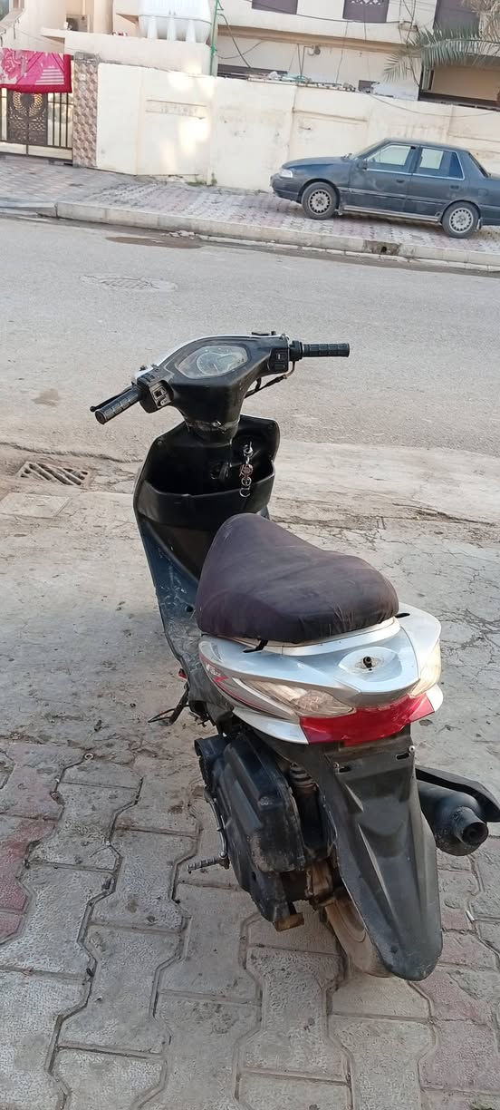 السلام عليكم شباب دراجة للبيع مابيهة اي نقص سلف هندر كلة شغال المكان ديالى المقدادية حي العصري السعر 350وبيهة مجال قليل ***********
