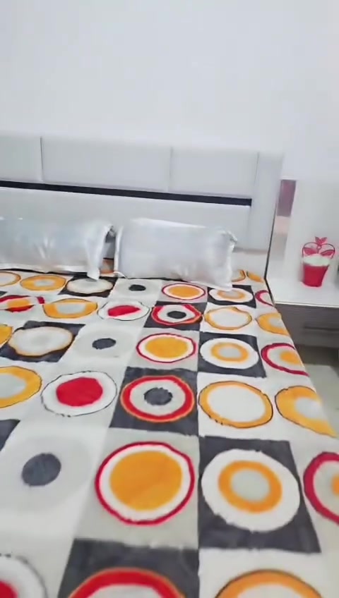 غرفة نوم للبيع أستعمل قليل جداً السعر 450العنوان كربلاء حي العسكري *********** بي وتساب .....مكلف بالنشر
