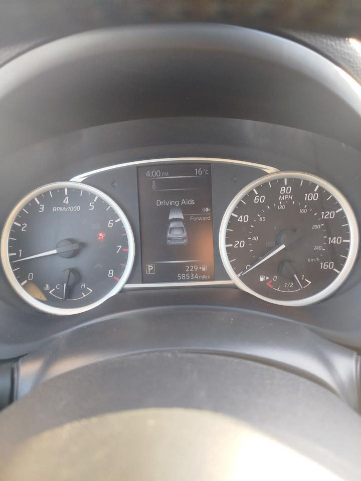 نيسان سنترا 18 SV
وارد امريكي ضربتها باب وجاملغ

الباب مبدل نفس اللون والجاملغ مصبوغ

ماشية 58 ميل

سعرها 115$

***********
