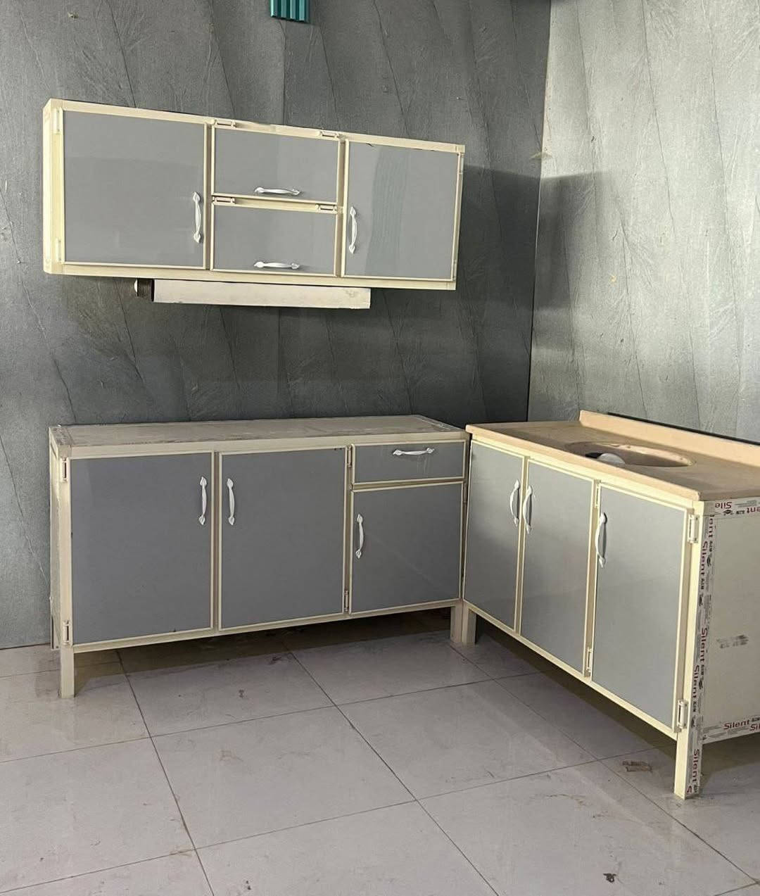 كاونتر قياس متر ونص ملحق متر ونص سنك متر عشرين مرمر امللنيوم سعر 210 يوجد توصيل لجميع المحافظات العراق الحجز مراسله صفحه او وتساب ***********
