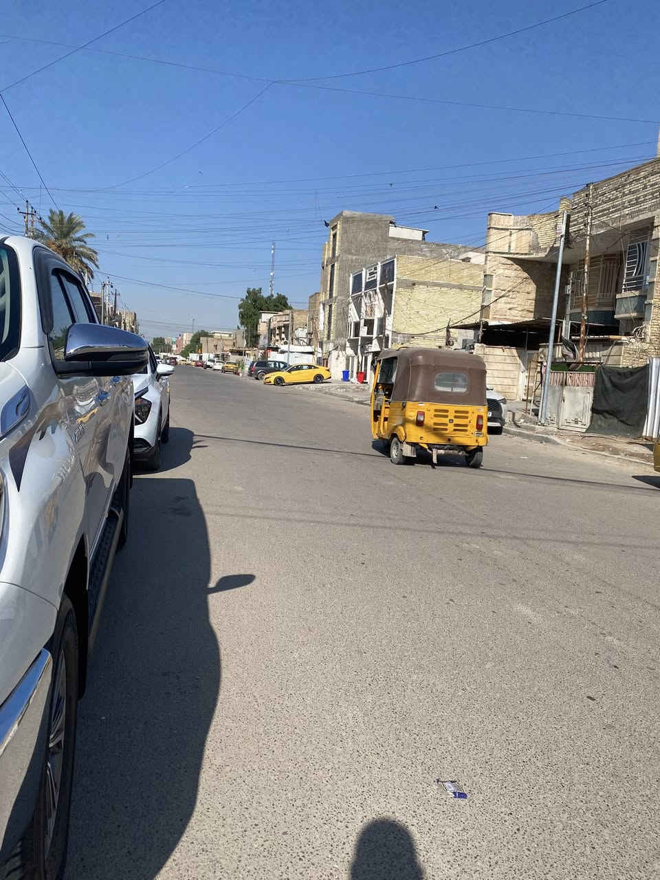 السلام عليكم اخوان دارللبيع مساحه  85 متر بناء حديث يقع في الشعب حي العقاري عرض الشارع 40 متر بعد مطعم حجي عادل او مصور الكنز يحتوي على 4 غرف نوم وخدمات عدد3 واستقبال وبيتونه وسطح امامي للاستفسار والطلب الاتصال على الرقم *********** 
ملاحظة اخوان يرهم مراوس بفرق محتاجين نقد 
علما ان سعر العقار 230 قابل للتفاوض
