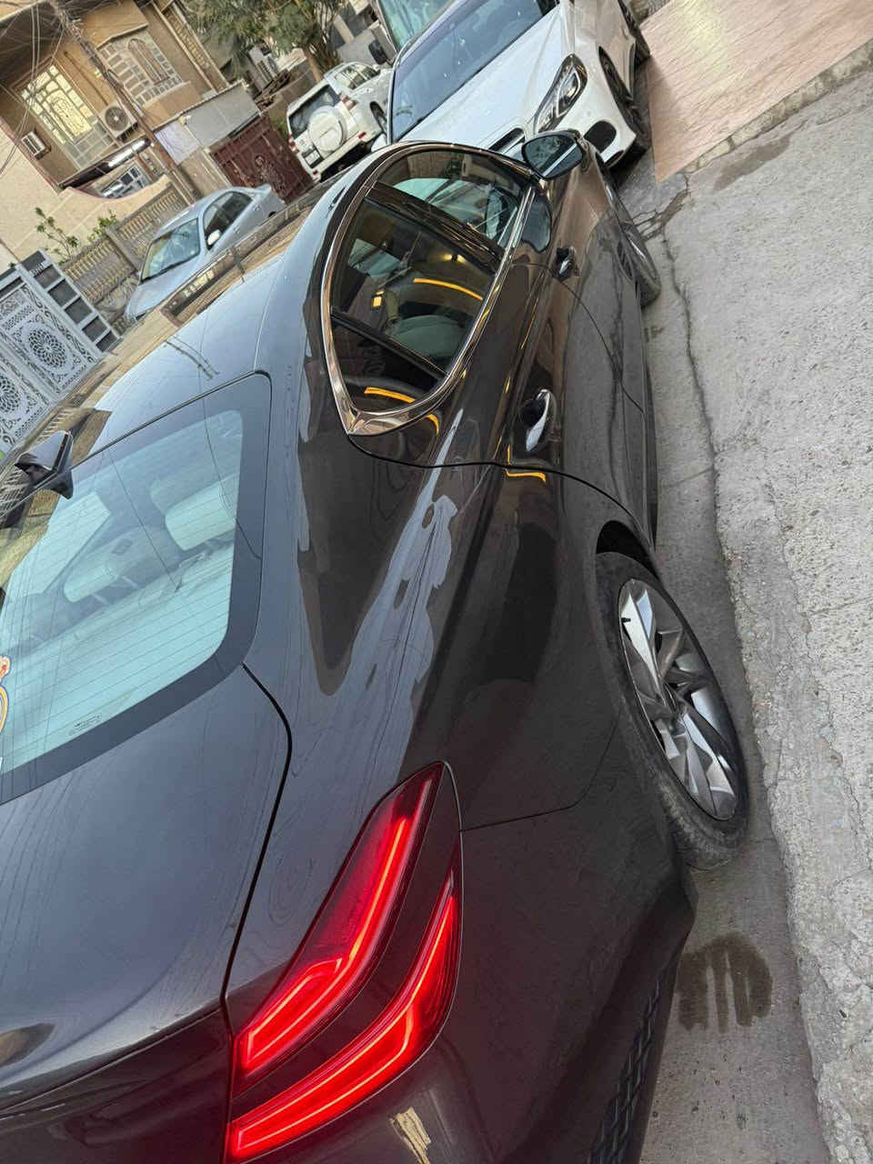 جينيسس G70 موديل 2022
رقم بغداد بأسمي‏***********تواصل واتساب فقط 
المحرك: 2000 تيربو
 السعر 170 ورقه  بيها مجال بسيط
الدفع: خلفي
حادثها مقدمة الجاملغ الأيمن  وباب كلير  وشبر مقدمة جاملغ ايسر   بدون  دواخل 
رقم الشاصي KmtG34ta3NU099626

المواصفات:
• بصمة تشغيل
• تشغيل عن بعد
• كشنات ميموري سيت
• كشنات تدفئة 
• 5 وضعيات قيادة
Eco - Comfort - Sport - Sport Plus - Custom

• Auto Hold
• سستم سماعات Lexicon
• داخل أبيض جلد بقلاوة
• كاميرات جانبية تظهر داخل العداد مع الإشارة
• شاشة كبيرة
• عدادات ديجيتال
• رادارات أمامية وخلفية وجانبية
• حساسات أمامية وخلفية
• نظام تحديد المسار
• لايت LED أمامي وخلفي
• دخول ذكي مع إنارة ترحيب
• قيادة ذاتية
• مثبت سرعة مع تحديد مسار
• تحذير فتح الباب عند وجود سيارة قريبة
• قطعتين تبريد
• كشن السائق حضن بوضعية Sport و Sport Plus
• ماسحات أوتو تتحسس المطر
• ترحيب شعار Genesis
• نقطة عمياء
• شفتات ستيرن السليمانية, العراق
