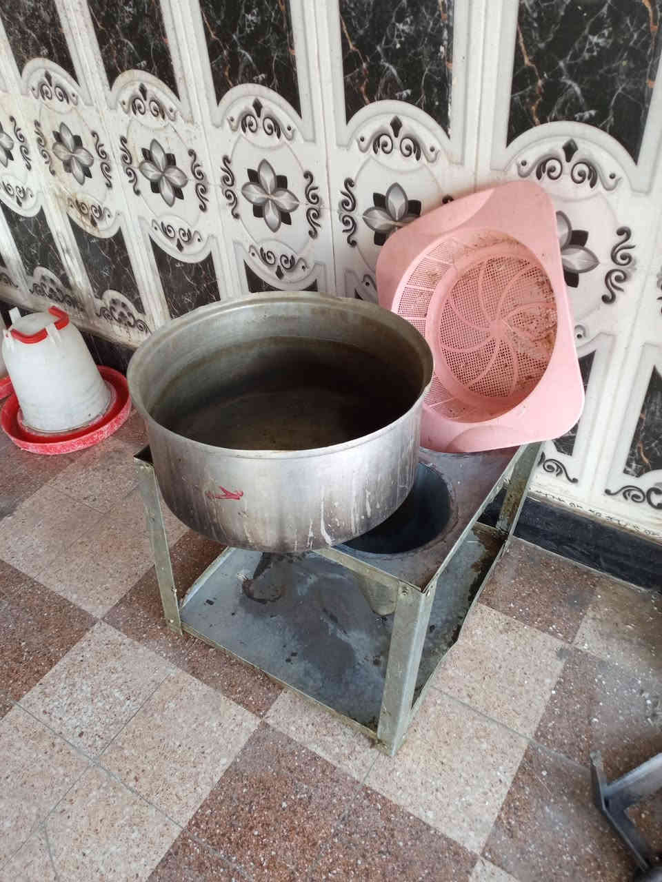 السلام عليكم غراض مال دجاج لبيع المكان فلوجه يم شارع السد السعر 625بيهن مجال لطيبيبن ***********
